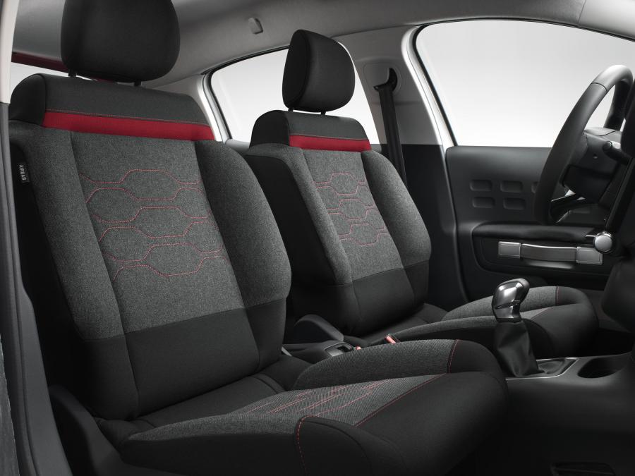 Интерьер Citroen C3 2016 года  (фото 21 из 51)